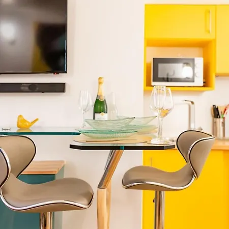 Beige Hospitalite - Elia Loft Centre *